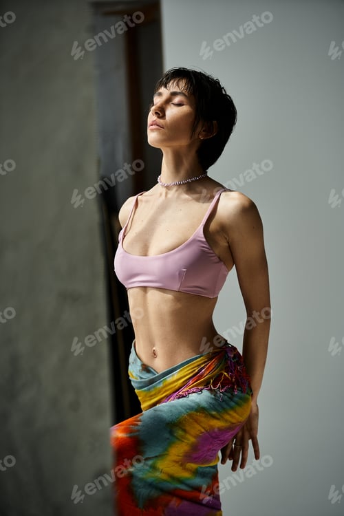 Preview: Vibrant Bikini Beauty Reflecting