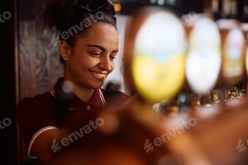Preview: Happy female barista serving drinks in a bar.