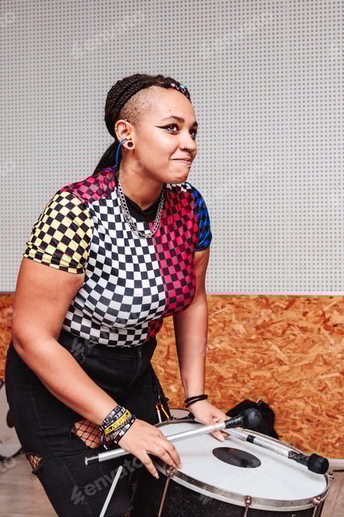 Preview: Portrait of a smiling woman with a drum and drumsticks in her hands
