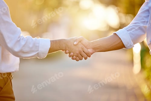 Preview: Cropped shot of two unrecognizable businessmen standing in the city together and shaking hands