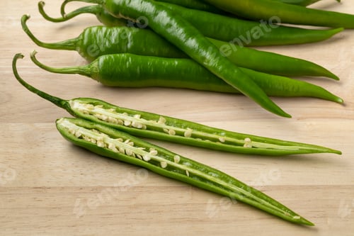 Preview: Fresh green sliced chili pepper close up