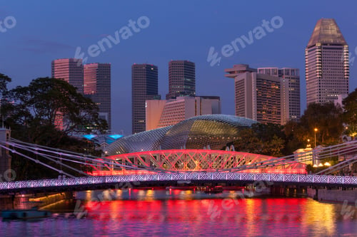 Preview: Singapore skyline and Cavenagh Bridge