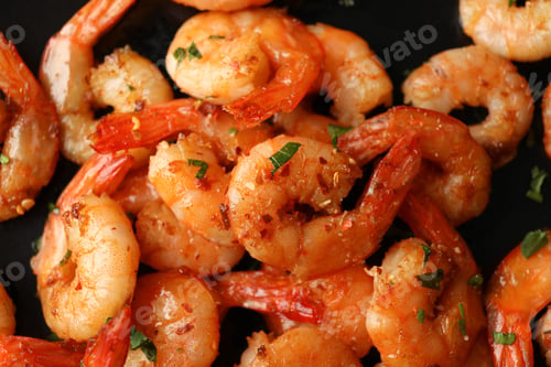 Preview: Delicious cooked shrimps on plate, close up