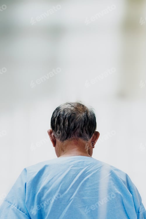 Preview: Elderly man in quarantine due to Coronavirus infection