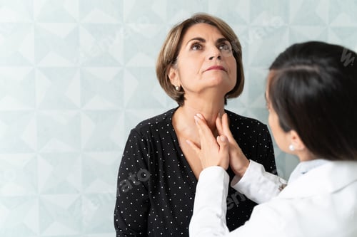 Preview: Geriatrician Examining Senior Patient In Clinic