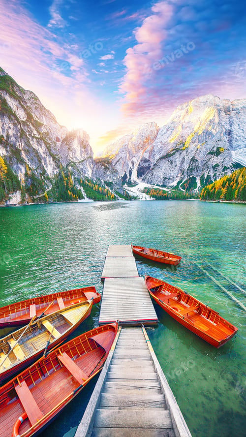 Preview: Amazing scenery of famous alpine lake Braies at autumn