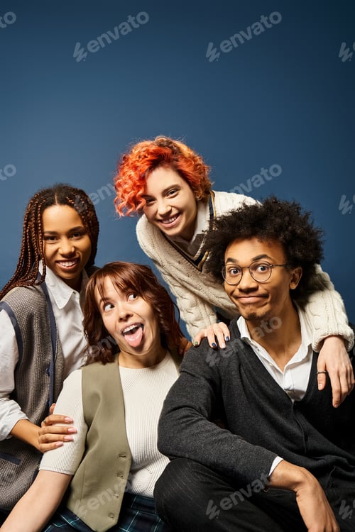 Preview: Multicultural friendships: a stylish pose