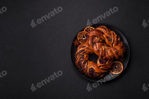 Preview: Delicious fresh baked bun with poppy seeds and berries