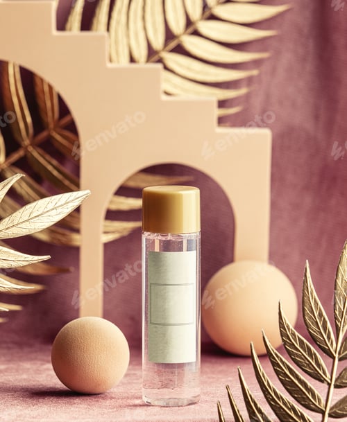 Preview: presentation of cosmetic container next to geometric shapes
