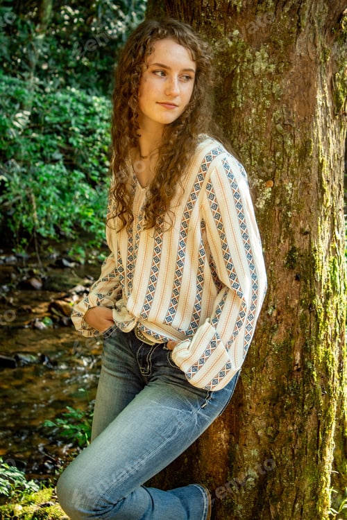 Preview: Teenage girl modeling for senior portrait