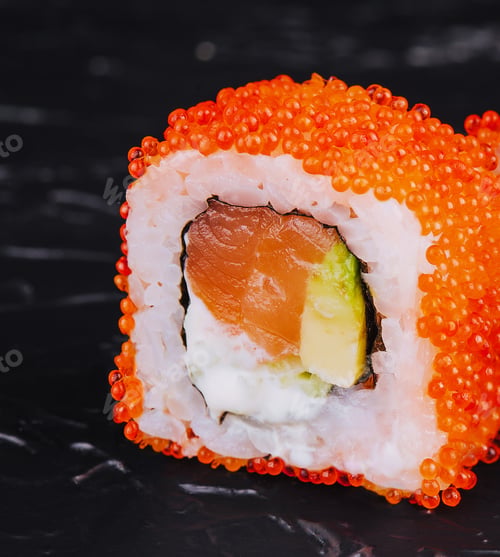 Preview: Sushi Roll California on black stone