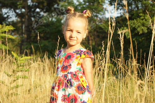 Preview: Beautiful little girl walking in the park