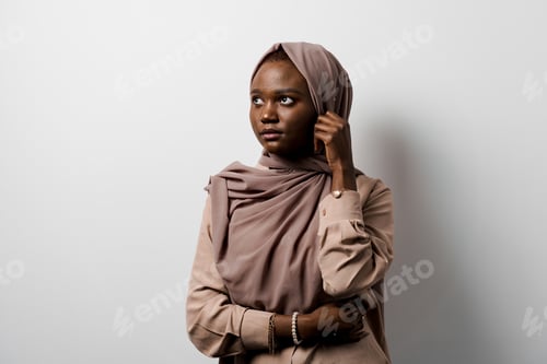 Preview: Black Muslim female model in studio, advertising Islamic finance and banking solutions