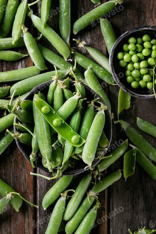 Preview: Young green peas