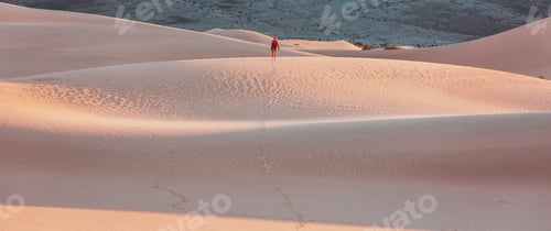 Preview: Hike in the desert