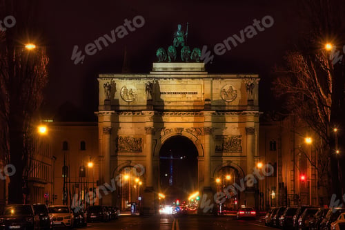Preview: Night view of Siegestor in Munich