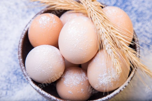 Preview: Fresh eggs in a brown bowl