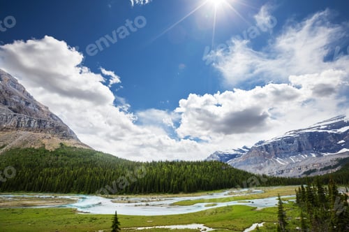 Preview: Mountains in Canada