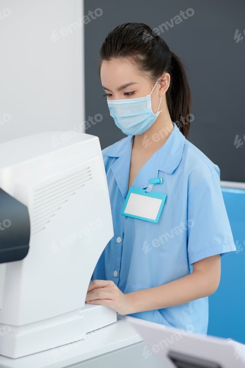 Preview: Ophthalmic Nurse Working on Refractometer