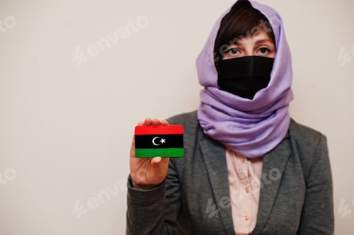 Preview: Muslim woman with flag