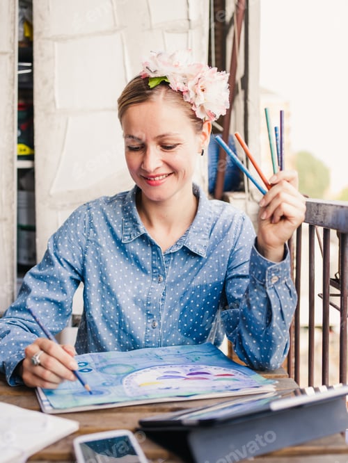 Preview: Young beautiful eastern woman painter drawing