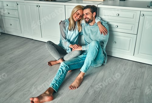 Preview: Couple in kitchen.