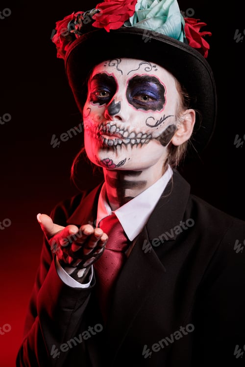 Preview: Lady making kissy face during religious processions during Dia de los Muertos