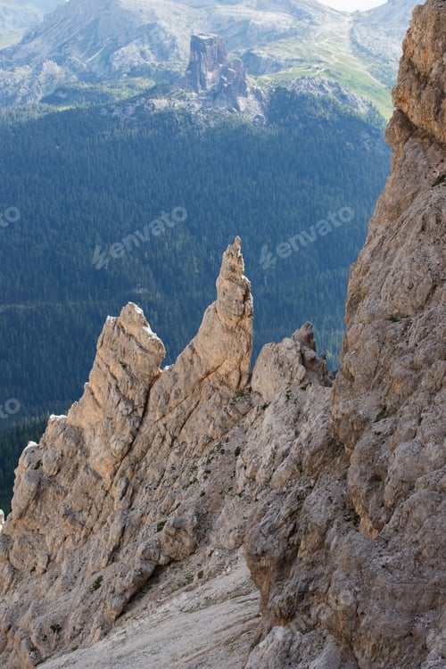 Preview: Tofana peaks wihh Cinque Tori, Dolomites, Italy.