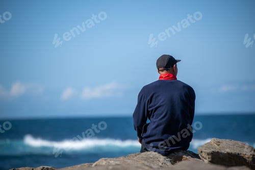 Preview: Rear view of man sitting