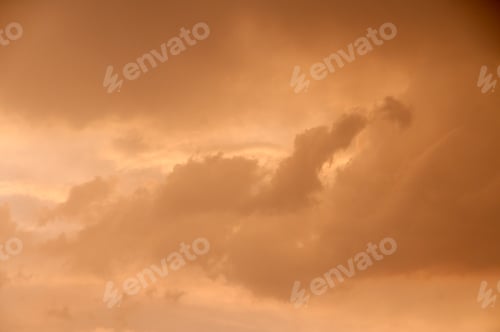 Preview: Dramatic sunset sky with clouds.