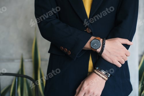 Preview: Man in suit