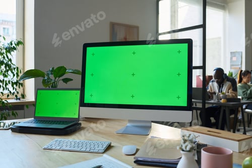 Preview: Office computers with chromakey screens