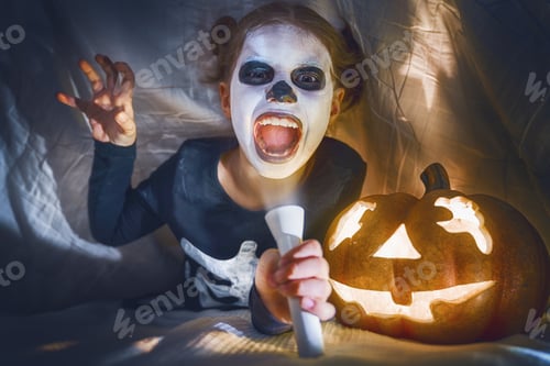 Preview: child on Halloween