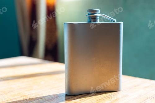 Preview: View of a hip flask on wooden table