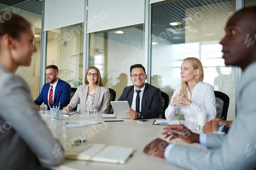 Preview: Meeting of office workers