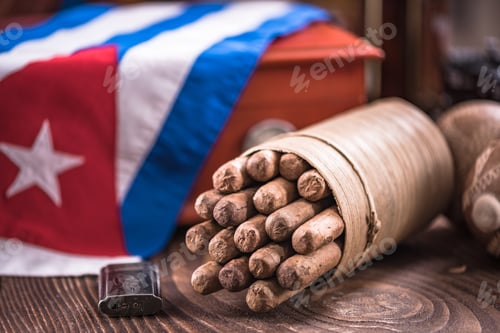 Preview: Bunch of handmade Cuban cigars