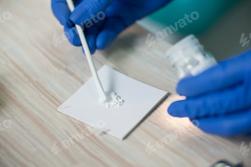 Preview: Professional dentist mixing filling material at the stomatology clinic