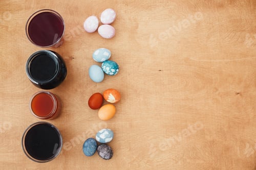 Preview: Natural dye easter eggs on wooden table