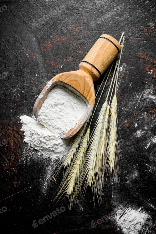 Preview: Flour in a wooden scoop with spikelets.