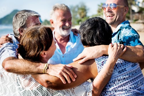 Vista previa: Group of seniors on the beach