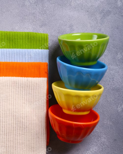 Preview: Colored Bowls Utensils