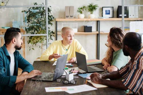 Preview: People sitting at business meeting