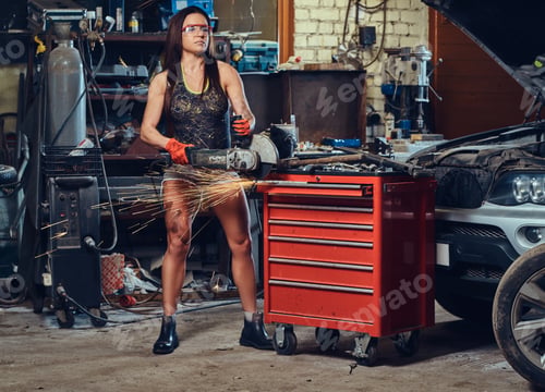 Preview: A woman holds hand saw.