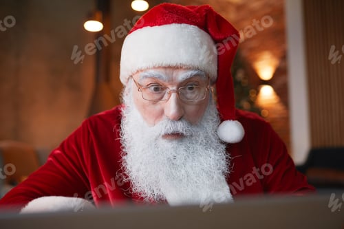 Preview: Shocked Santa Reading Internet News