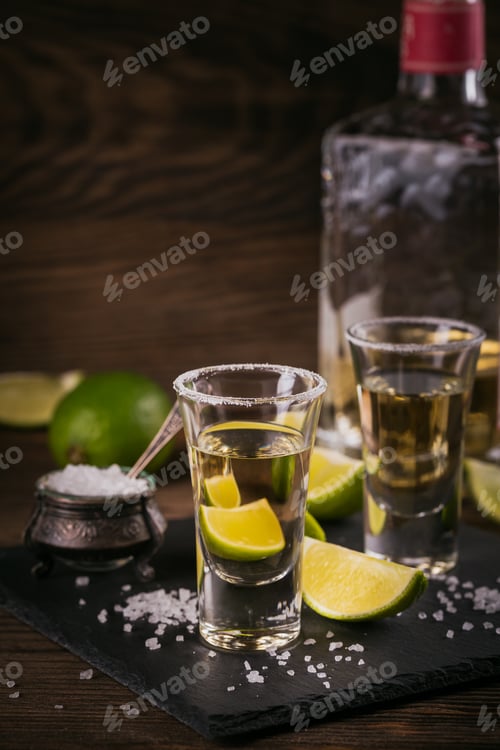 Preview: Tequila shot with lime and sea salt