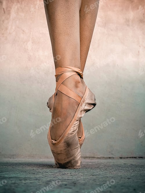 Preview: Closeup vertical shot of ballerina's feet in worn old pointe