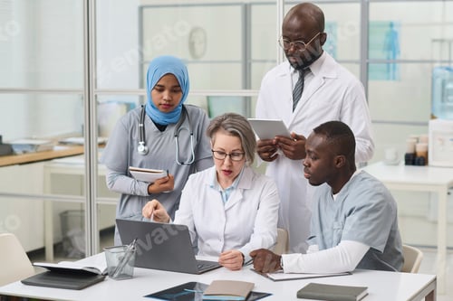Preview: Doctor discussing difficult disease with her colleagues