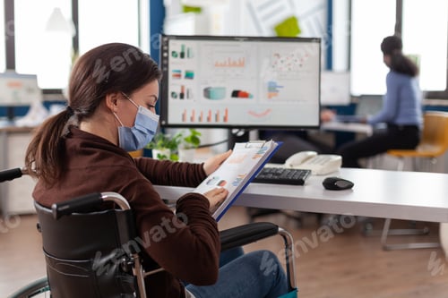 Preview: Paralyzed businesswoman wearing medical protective face mask against coronavirus