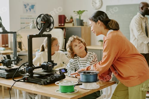 Aperçu: Teaching Children 3D Printing Techniques in Classroom