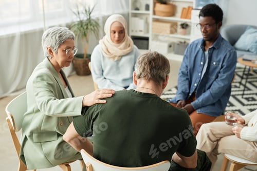 Preview: Rear view of mature stressed man with post traumatic syndrome